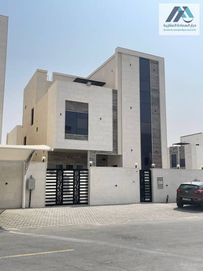 Villa for rent in Al-Amerah, ground floor, first floor and roof, 7 master bedrooms, hall, sitting room, maid's room and store All rooms have cupboards