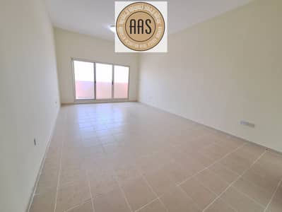 Ready To Move Luxurious Huge 1bhk Flat Available With Sami  Closed Kitchen