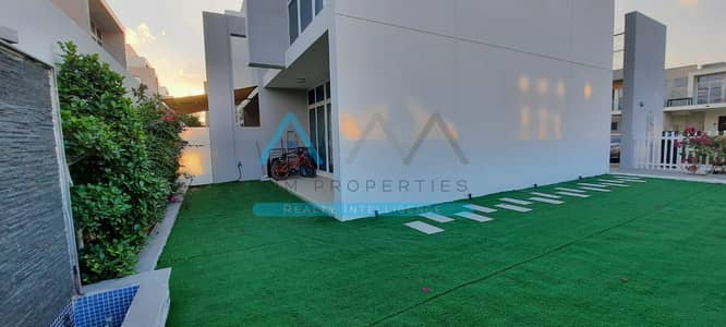 2500 SQRFT END CORNER HUGE PLOT 3BR FOR SALE READY TO MOVE BRAND NEW VILLA