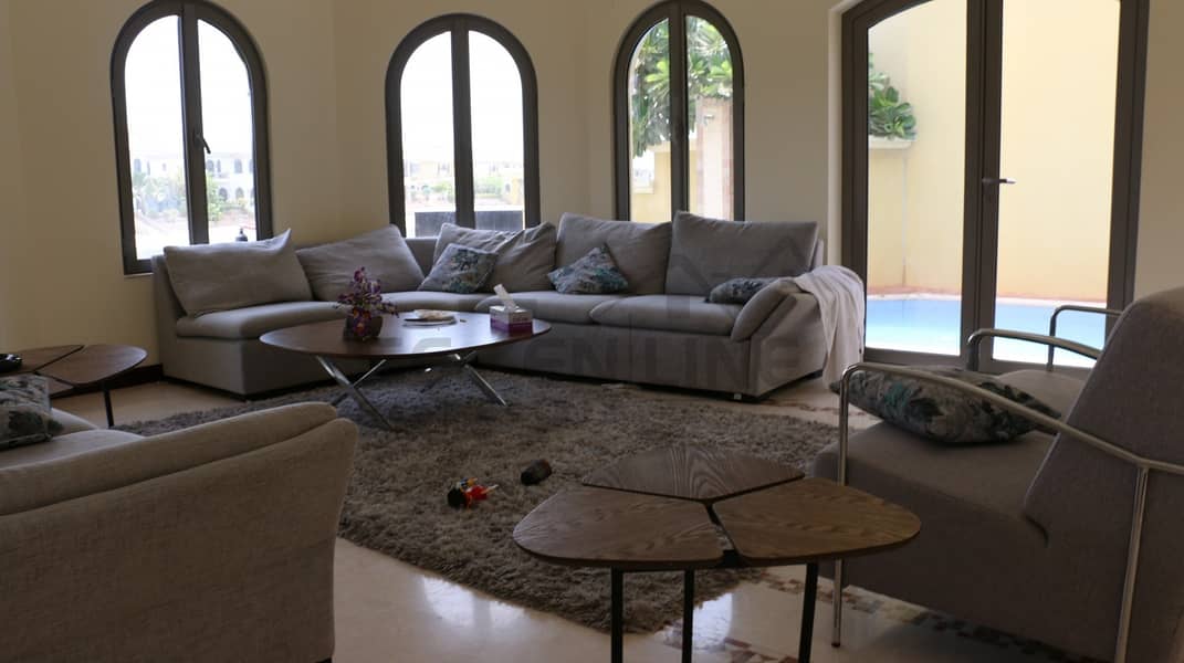 4 Bed Villa with Private Pool in Frond K