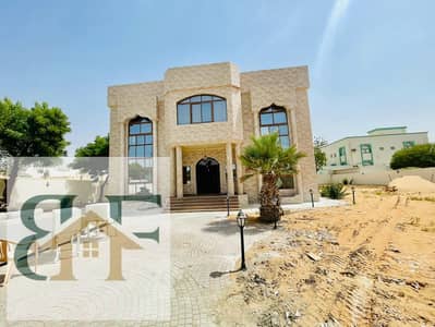 VERY SPACIOUS LUXURY 4BEDROOM VILLA WITH SPARTE Majlis WITH WADEROBE WITH  MAID ROOM WITH PARKING 110k