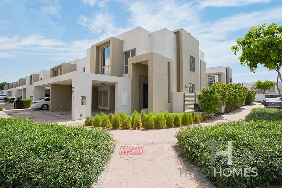 Corner Plot | 4Bed with Maids | Vacant Now! Corner Plot | 4Bed with Maids | Vacant Now!