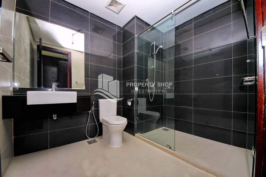 16 2-br-apartment-abu-dhabi-al-reem-island-marina-square-mag-5-residences-bathroom-1. JPG