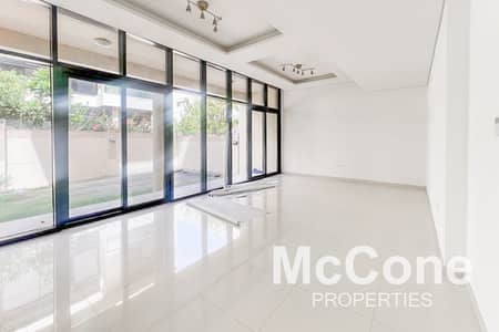 3 Bedroom Townhouse for Rent in DAMAC Hills, Dubai - Closed Kitchen | Middle Unit | Available