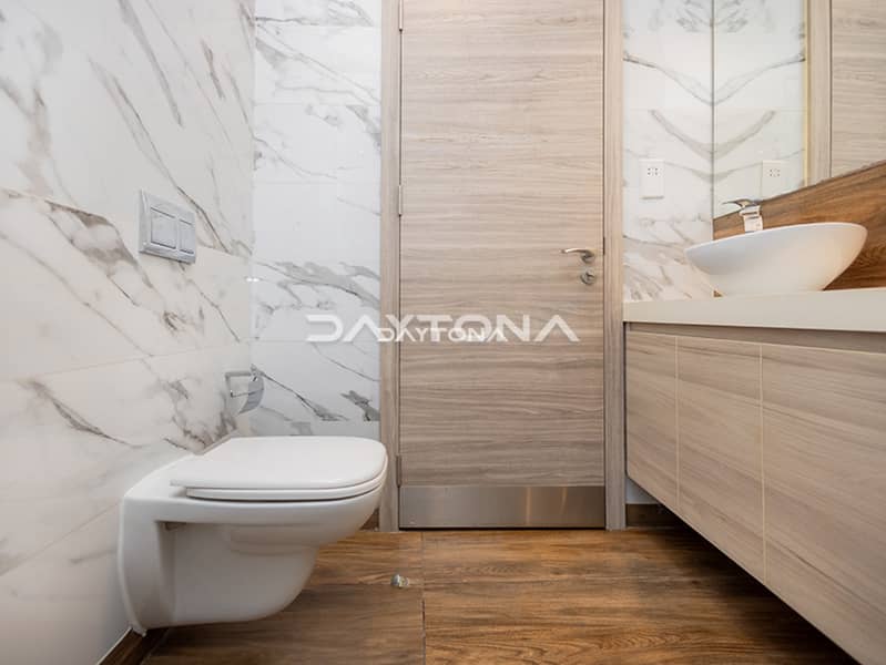 PRIME LOCATION | LUXURIOUS | VACANT - Image 6