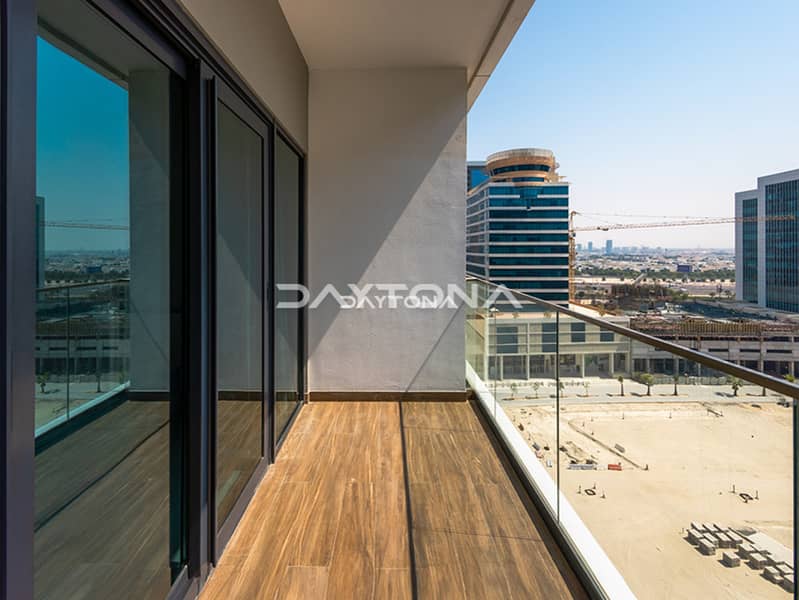 PRIME LOCATION | LUXURIOUS | VACANT - Image 11