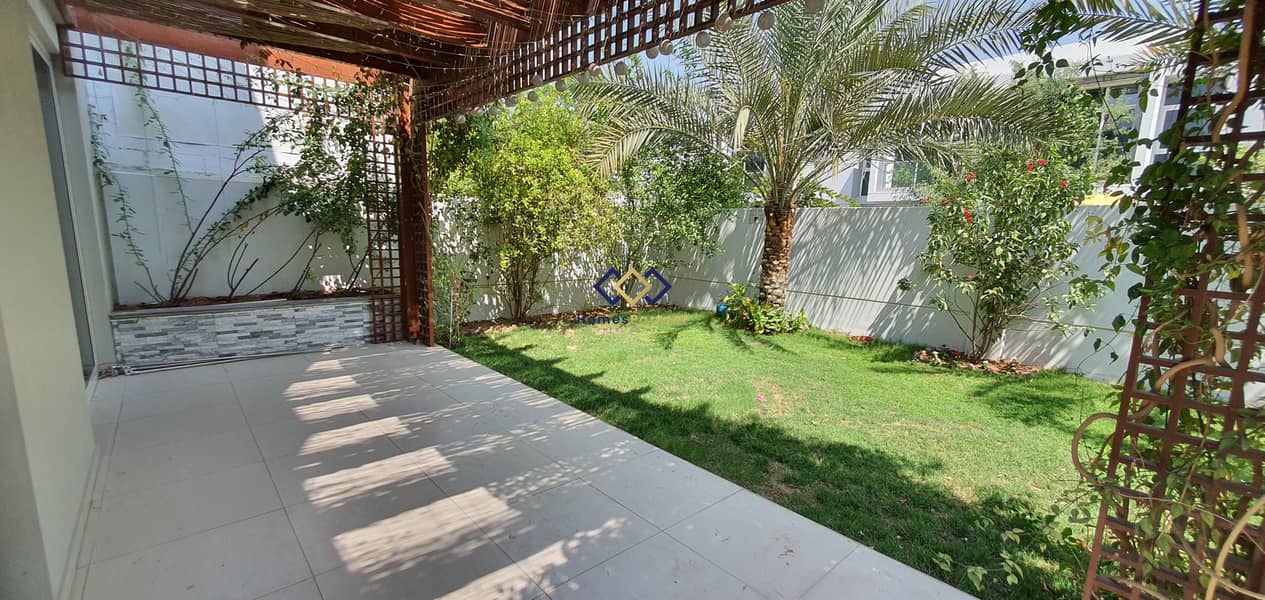 SINGLE ROW | CORNER UPGRADED TOWNHOUSE | BEAUTIFUL LANDSCAPED | VACANT SINGLE ROW | CORNER UPGRADED TOWNHOUSE | BEAUTIFUL LANDSCAPED | VACANT