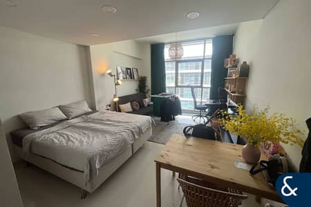 Studio Apt | Pool Views | Vacant April