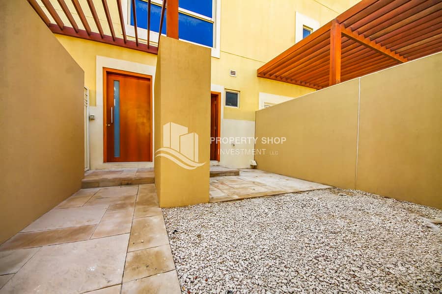 20 3-bedroom-townhouse-abu-dhabi-al-dar-al-raha-gardens-entrycourt. JPG