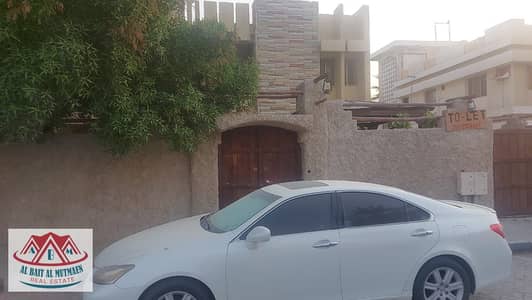 Three-room house and a living room with air conditioners in  hazanaha