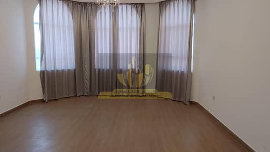 villa for rent in Alkhawneej 2 with single stores 5 master bedrooms