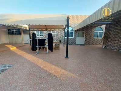 Spacious 5 bedroom  with fully furnished Hall, Majlis & maids room! Covered parking