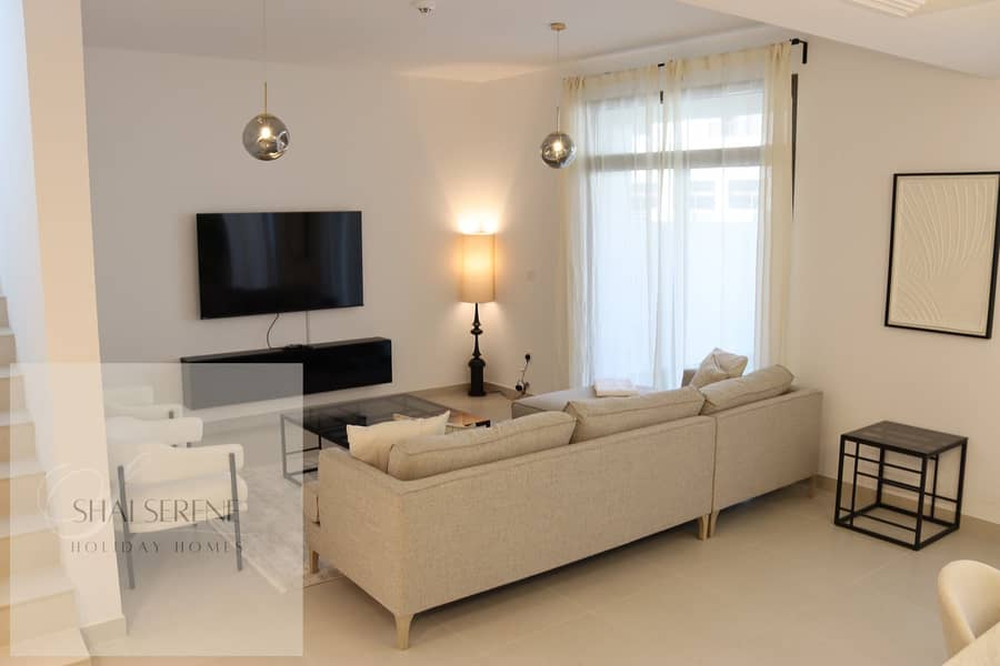 5 7. Living Area. JPG
