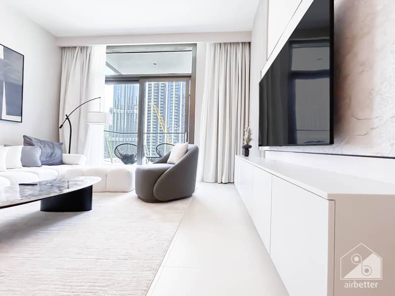 6 Crown Tower - 1307-Living-6. jpg