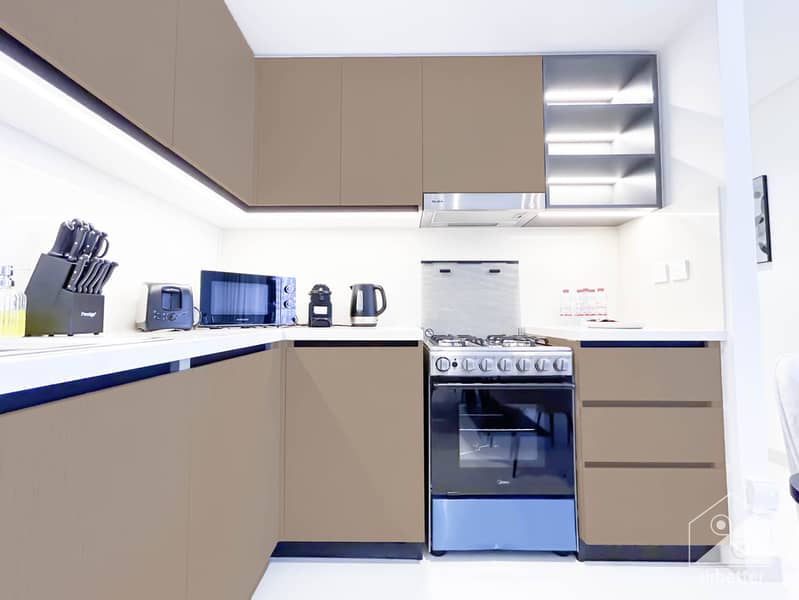 22 Crown Tower - 1307-Kitchen-3. jpg