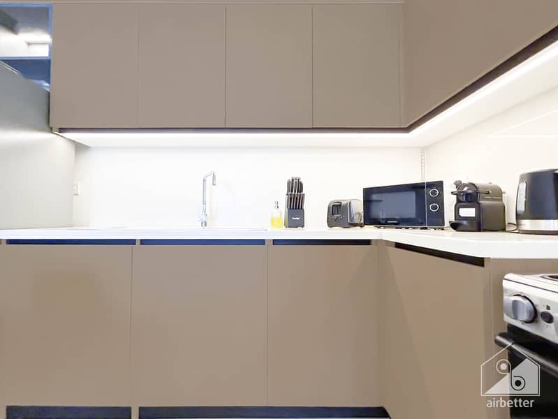 23 Crown Tower - 1307-Kitchen-4. jpg