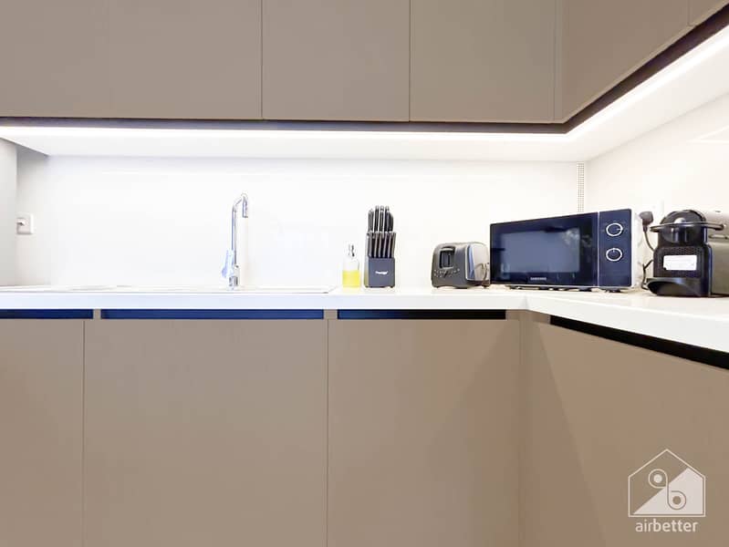24 Crown Tower - 1307-Kitchen-5. jpg