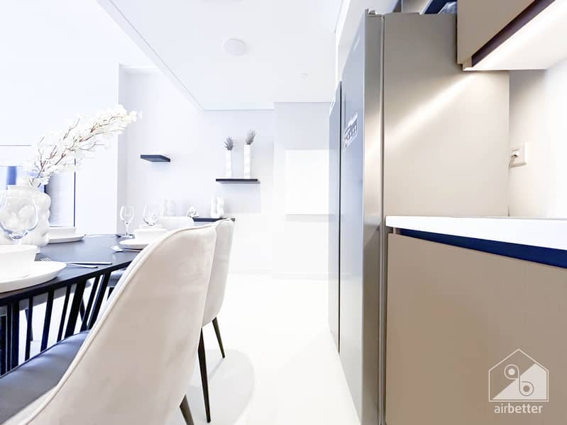 25 Crown Tower - 1307-Kitchen-6. jpg