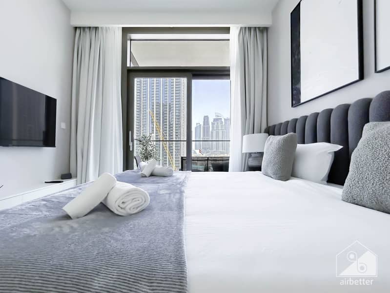 28 Crown Tower - 1307-Room1-2. jpg