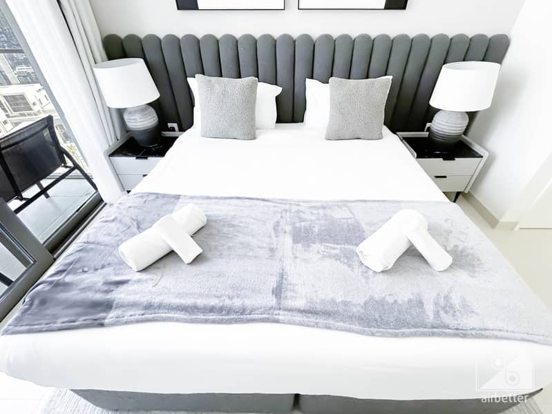 31 Crown Tower - 1307-Room1-5. jpg