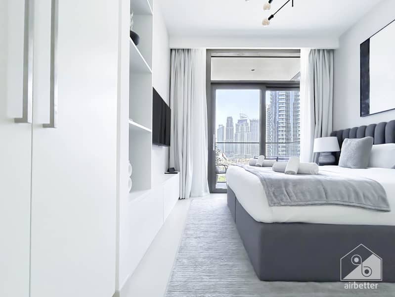 33 Crown Tower - 1307-Room1-7. jpg