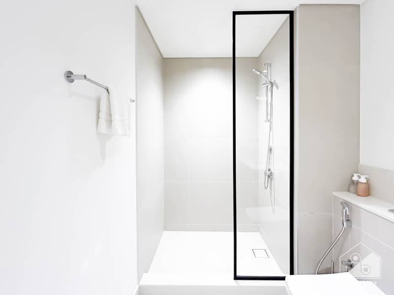 35 Crown Tower - 1307-Room1-9. jpg