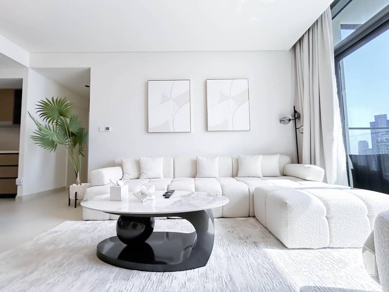 2 Crown Tower - 3401-Living-12. jpg