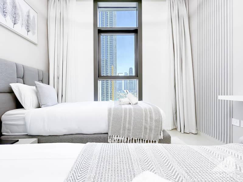 41 Crown Tower - 1307-Room2-3. jpg