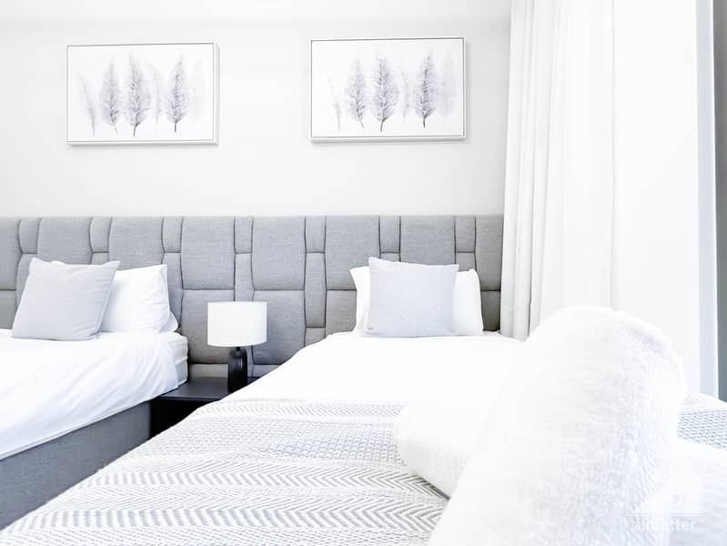 43 Crown Tower - 1307-Room2-5. jpg