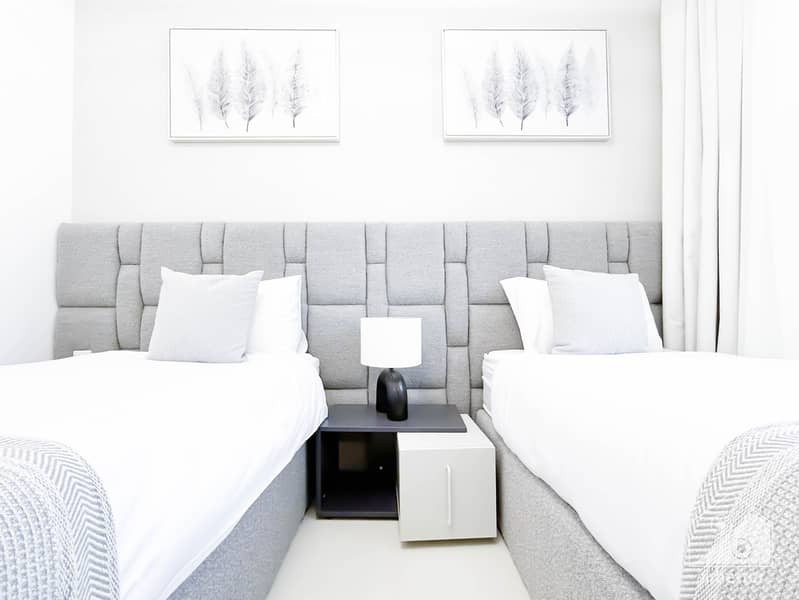 44 Crown Tower - 1307-Room2-6. jpg
