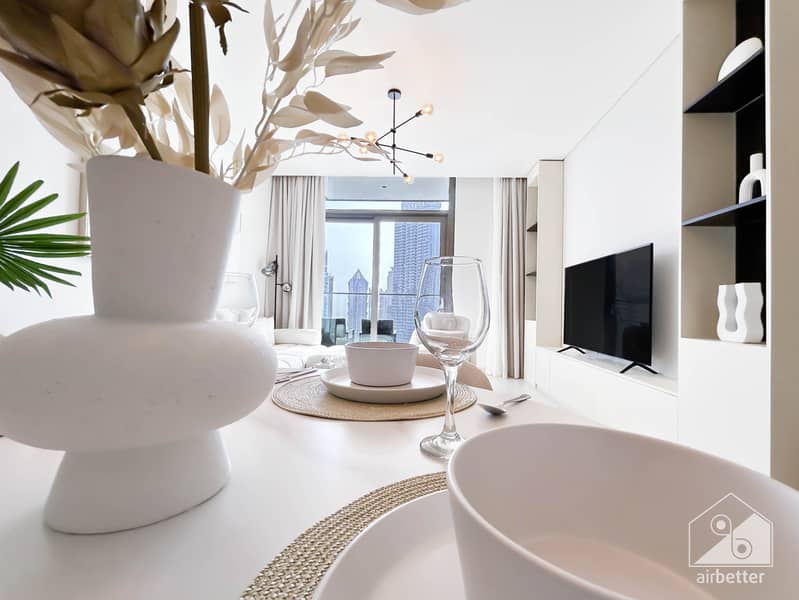 6 Crown Tower - 3401-Living-7. jpg