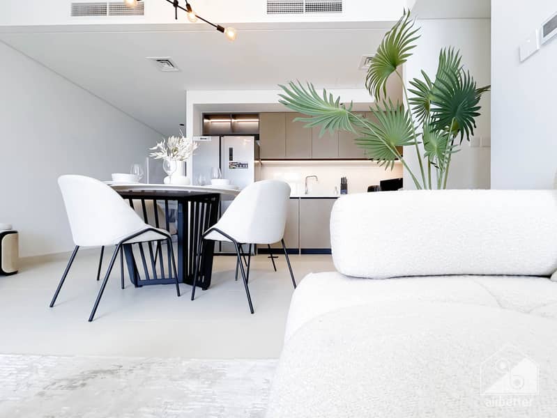 7 Crown Tower - 3401-Living-5. jpg
