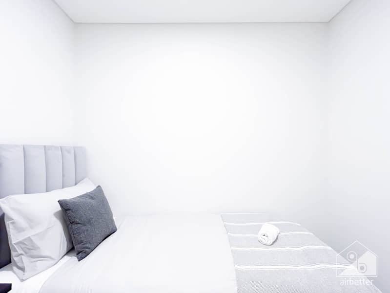 46 Crown Tower - 1307-Room3-2. jpg