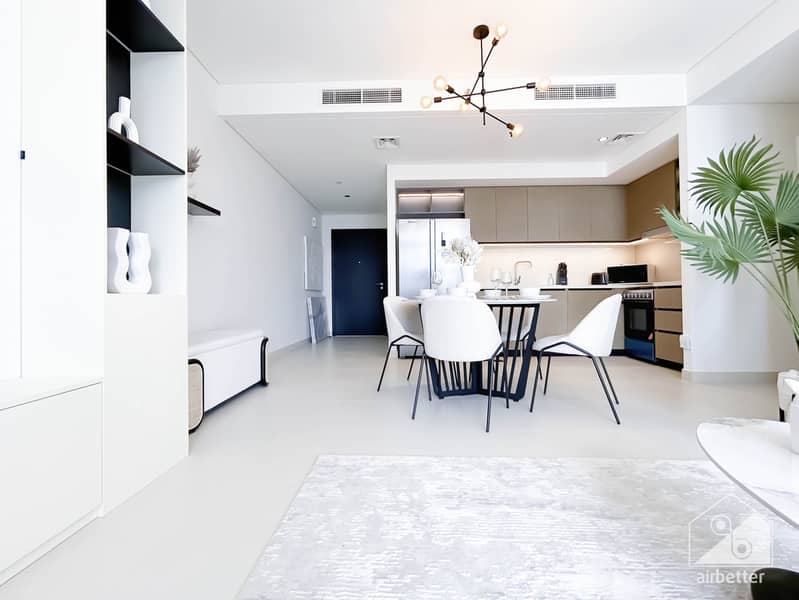 9 Crown Tower - 3401-Living-3. jpg