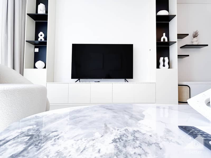 10 Crown Tower - 3401-Living-4. jpg