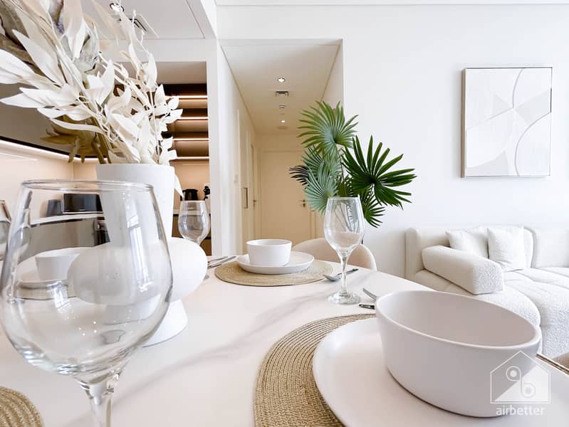 13 Crown Tower - 3401-Living-9. jpg