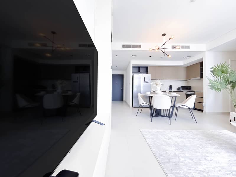 14 Crown Tower - 3401-Living-13. jpg