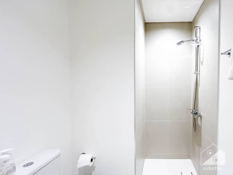 55 Crown Tower - 1307-WC1-1. jpg