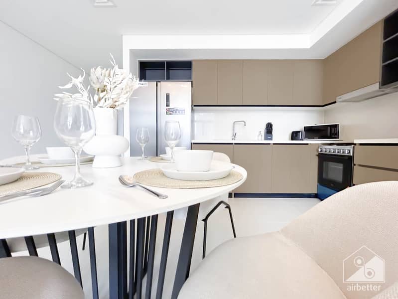 19 Crown Tower - 3401-Kitchen-1. jpg