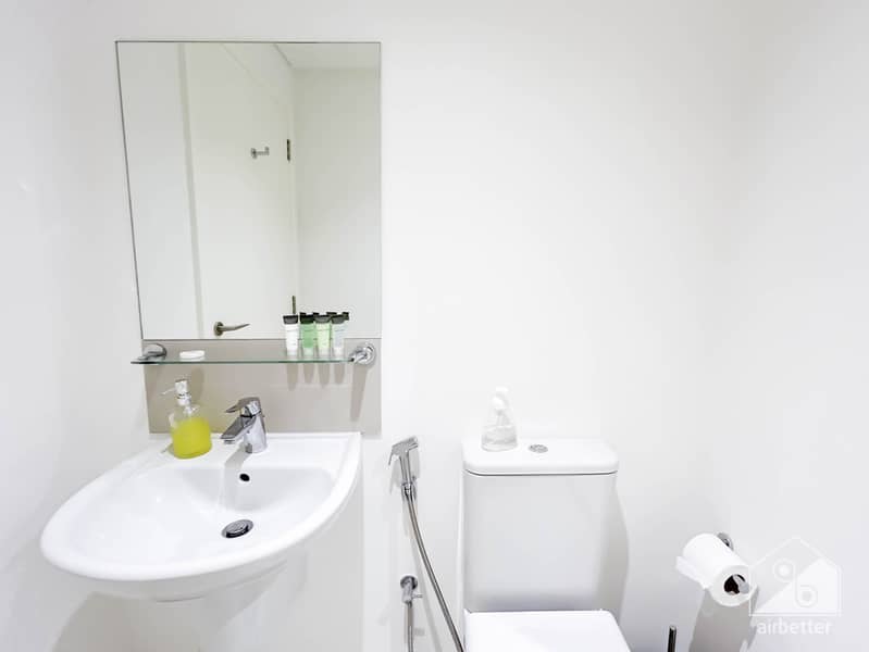 58 Crown Tower - 1307-WC1-4. jpg