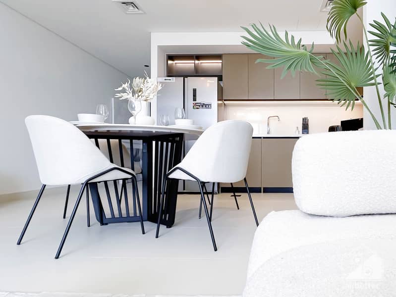 25 Crown Tower - 3401-Kitchen-7. jpg