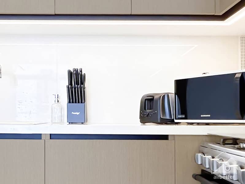 26 Crown Tower - 3401-Kitchen-8. jpg