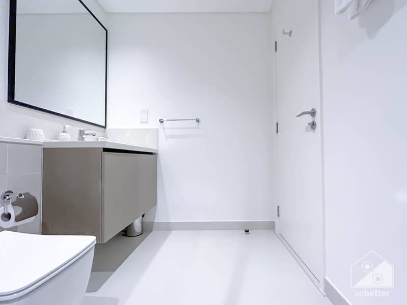 38 Crown Tower - 3401-Room1-3. jpg