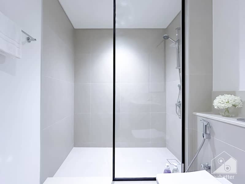 41 Crown Tower - 3401-Room1-1. jpg