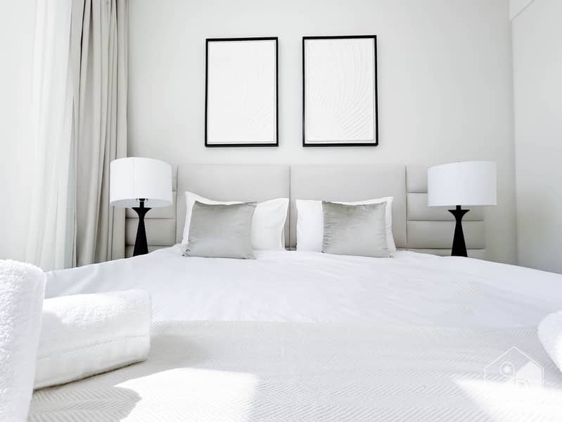 46 Crown Tower - 3401-Room2-5. jpg