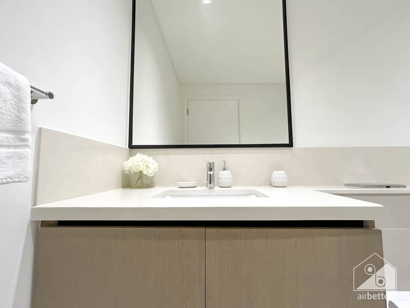 54 Crown Tower - 3401-WC-4. jpg