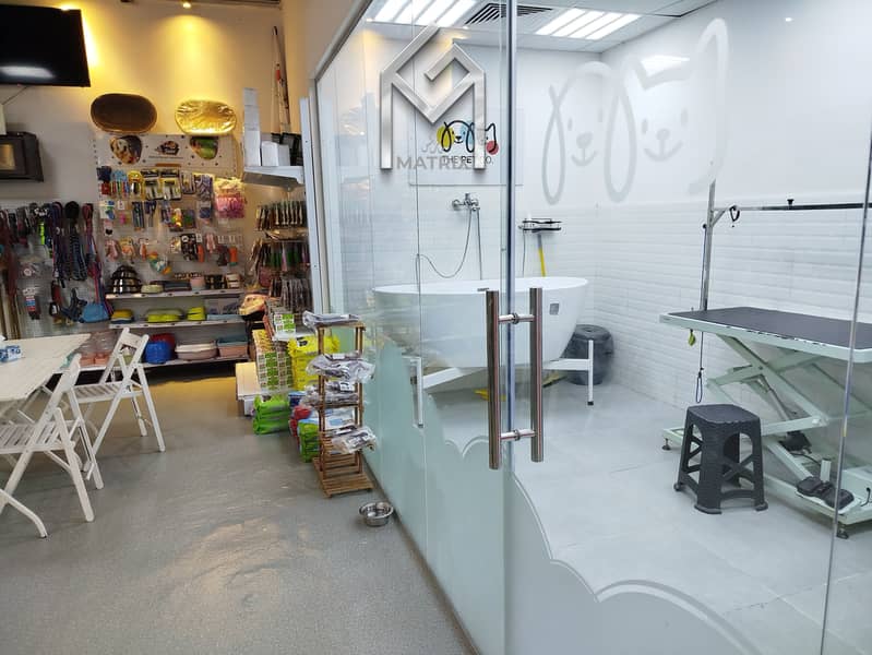 PRIME LOCATION,SPACIOUS,HUGE SHOP