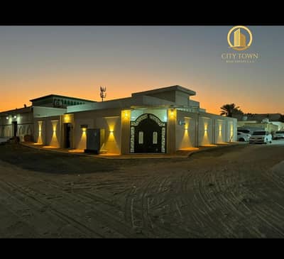 Brand new villa !spacious 4bedroom villa Hall inside parking al sabkha sharjah