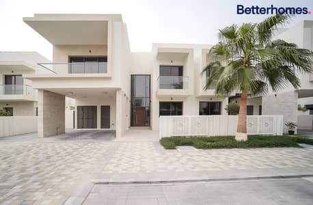Lively | Single Row | Spacious | Prime Location