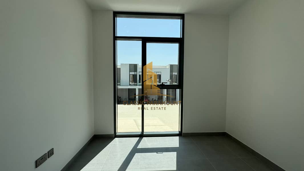 Near To Pool and Park | Brand new | Vacant - Image 6